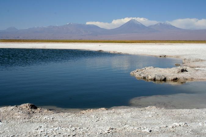 Fietsen over en zwemmen in de zoutvlakte, Klik voor de blog over ons verblijf aan de voet van, en boven op de Andes